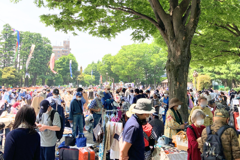 世田谷公園でのフリーマーケットの様子